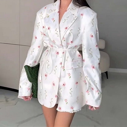 Oversized belted blazer with puff sleeves – Modern and sophisticated elegance